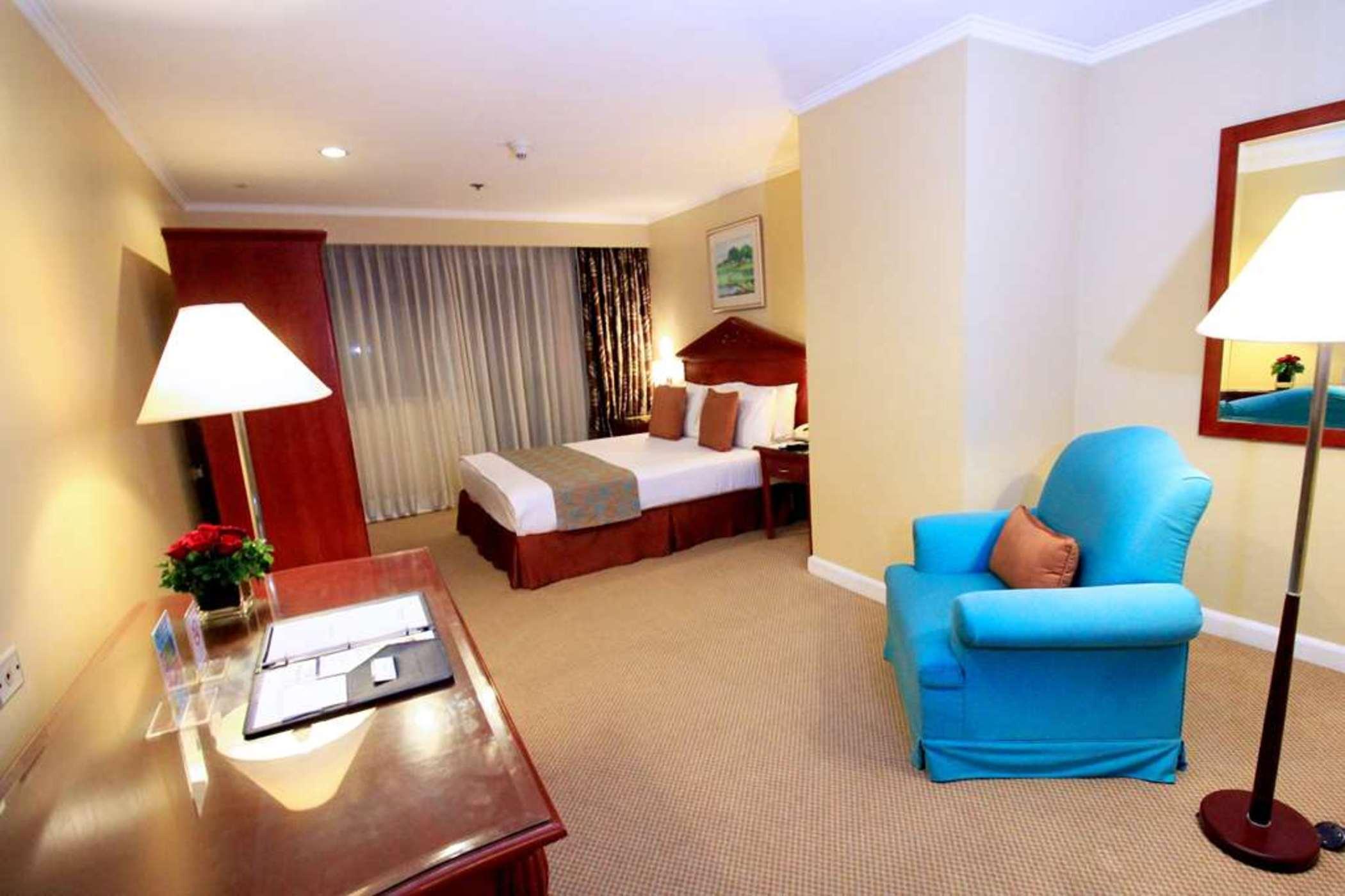 Oxford Suites Makati Makati City Exteriör bild