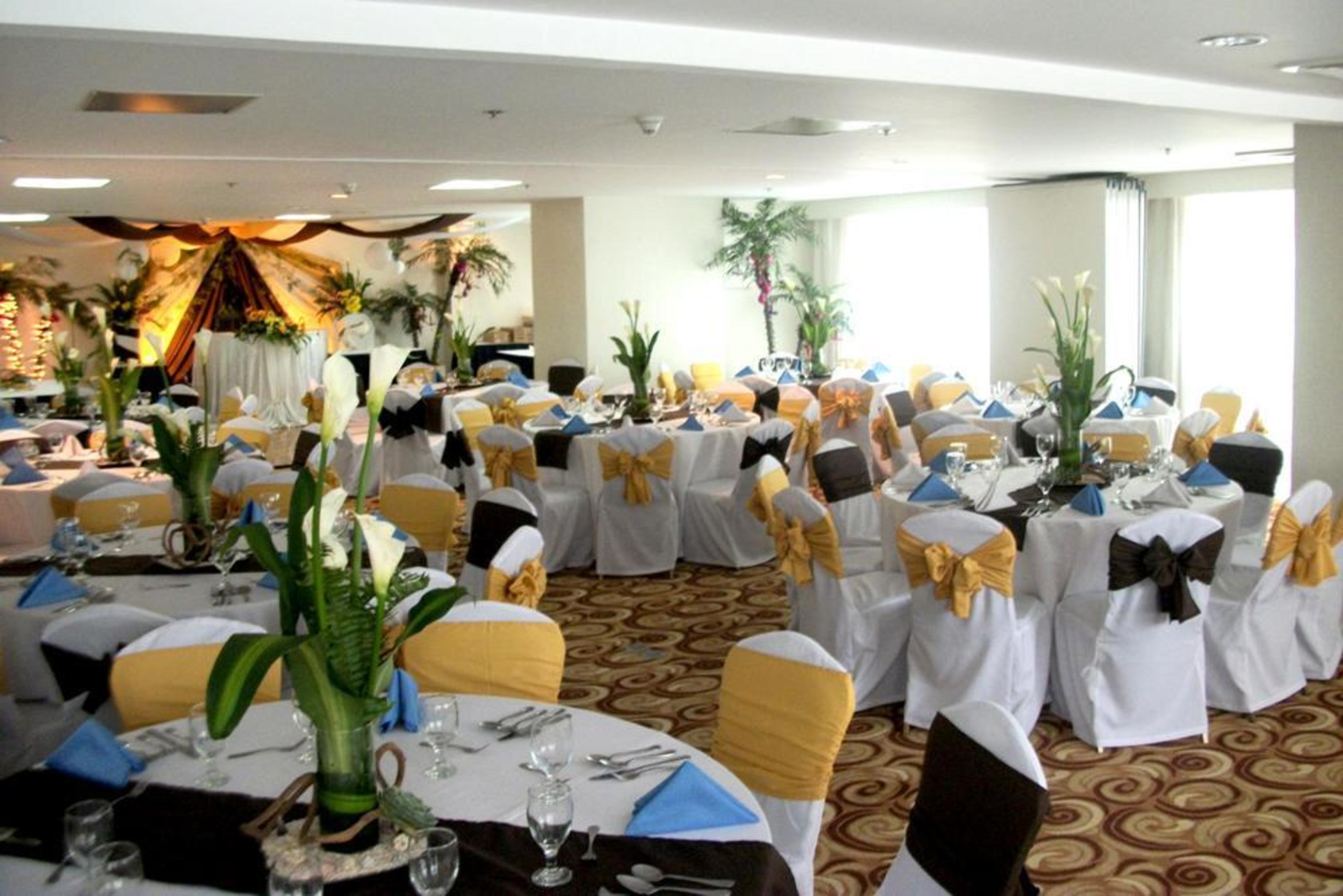 Oxford Suites Makati Makati City Exteriör bild