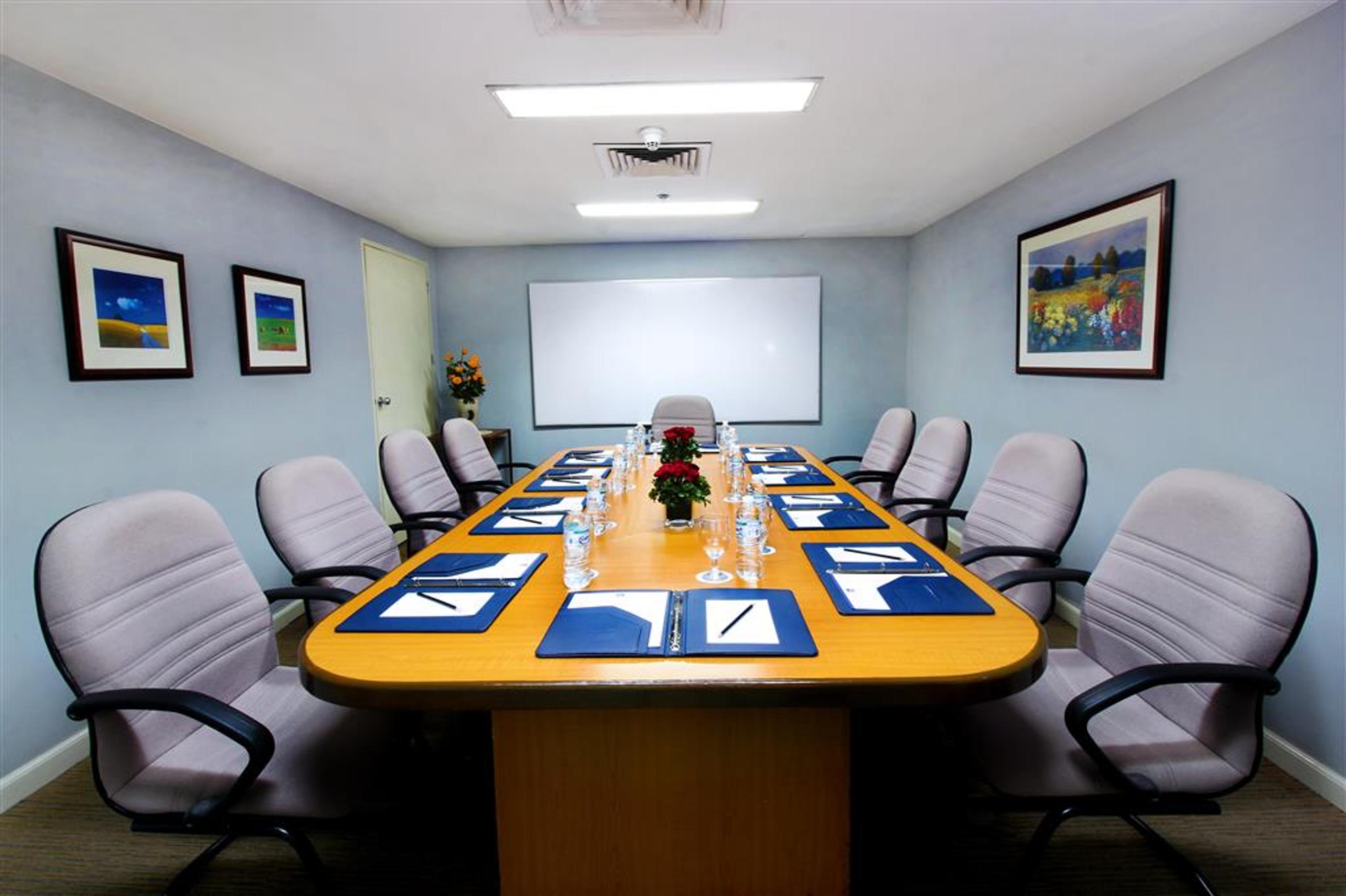 Oxford Suites Makati Makati City Exteriör bild
