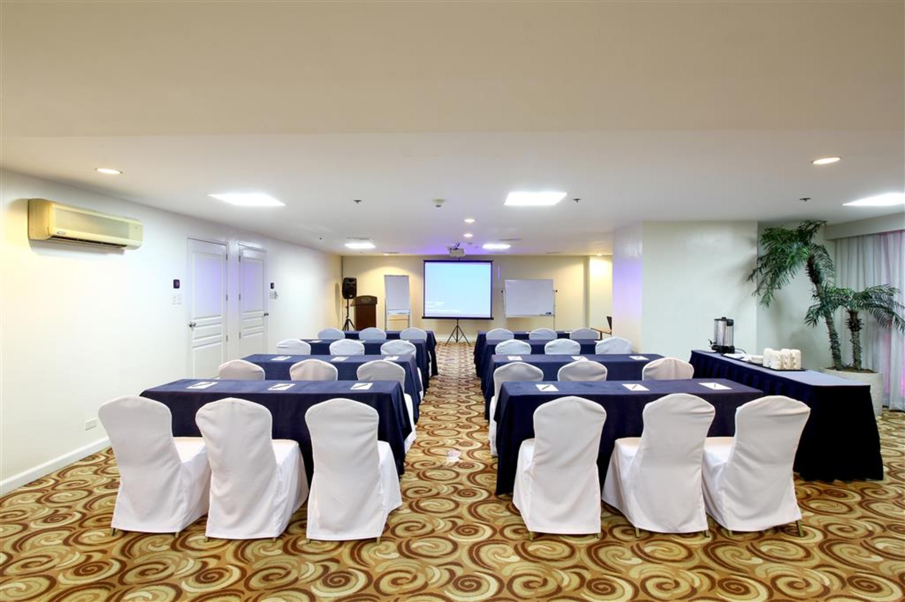 Oxford Suites Makati Makati City Exteriör bild