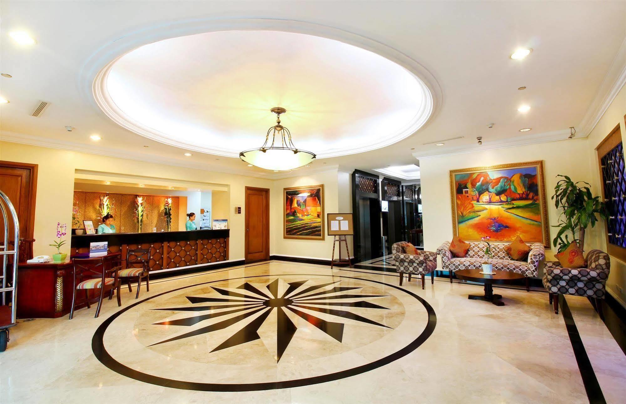 Oxford Suites Makati Makati City Exteriör bild