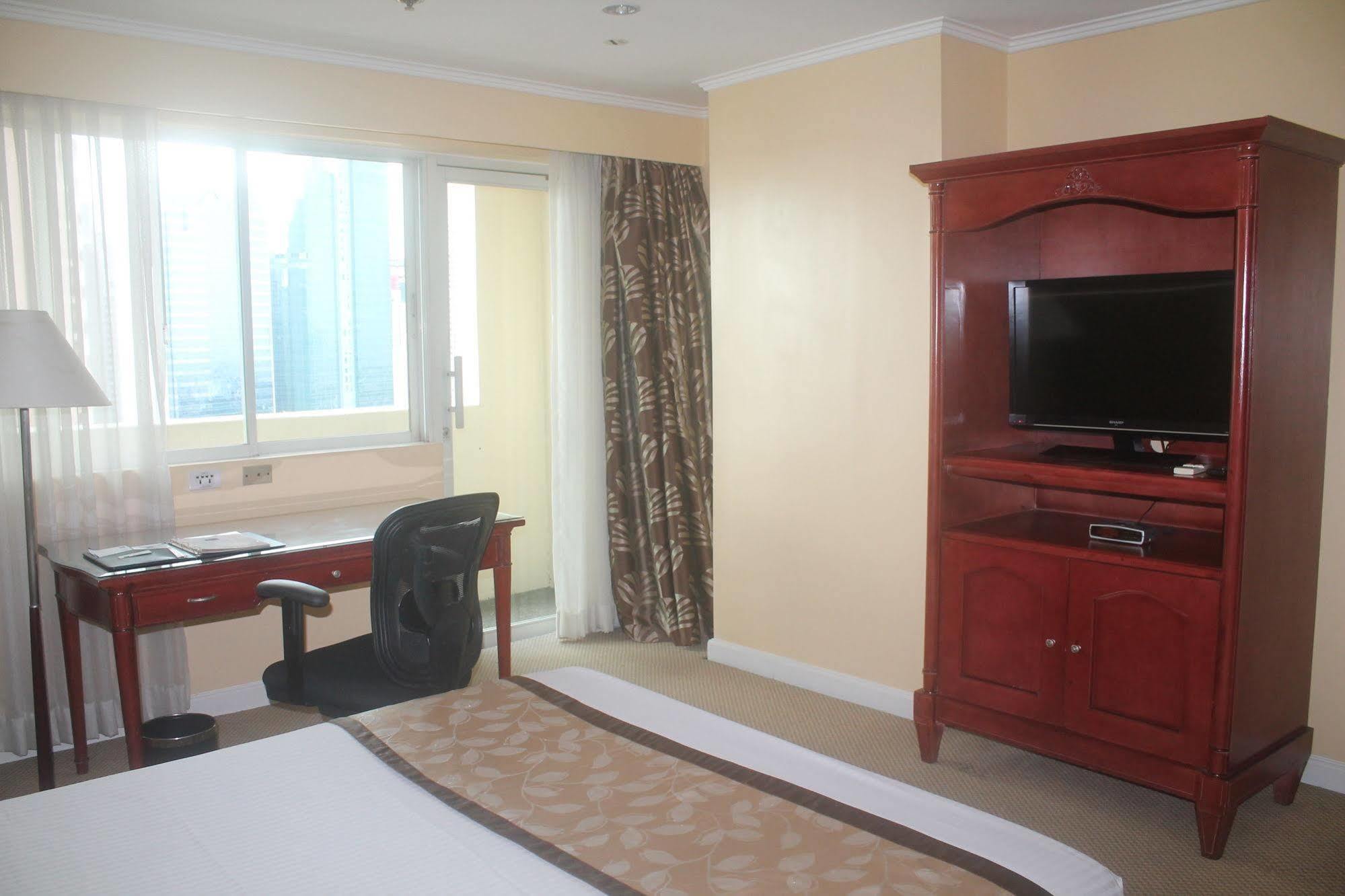 Oxford Suites Makati Makati City Exteriör bild