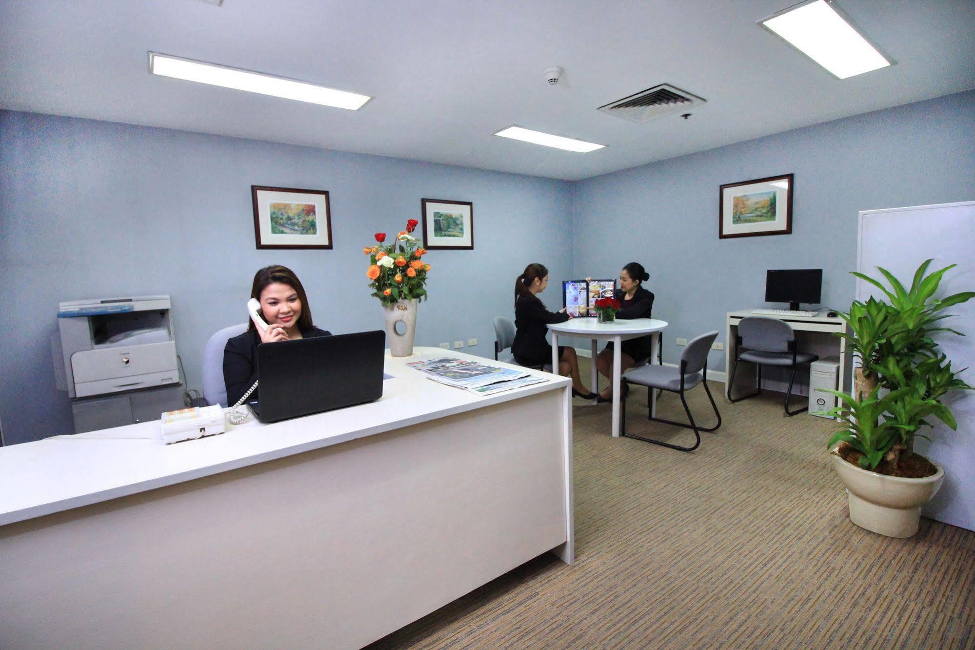 Oxford Suites Makati Makati City Exteriör bild