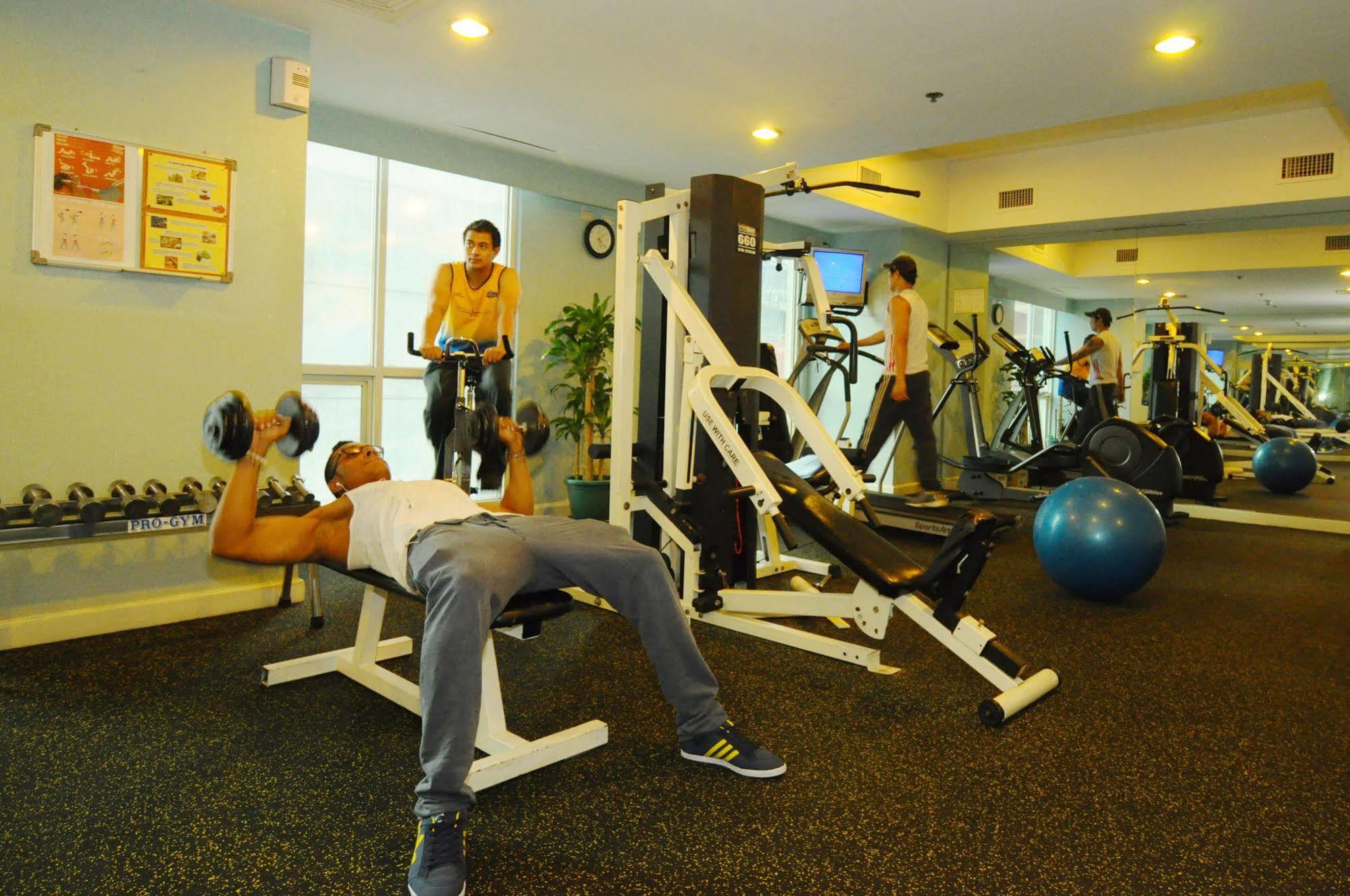 Oxford Suites Makati Makati City Exteriör bild