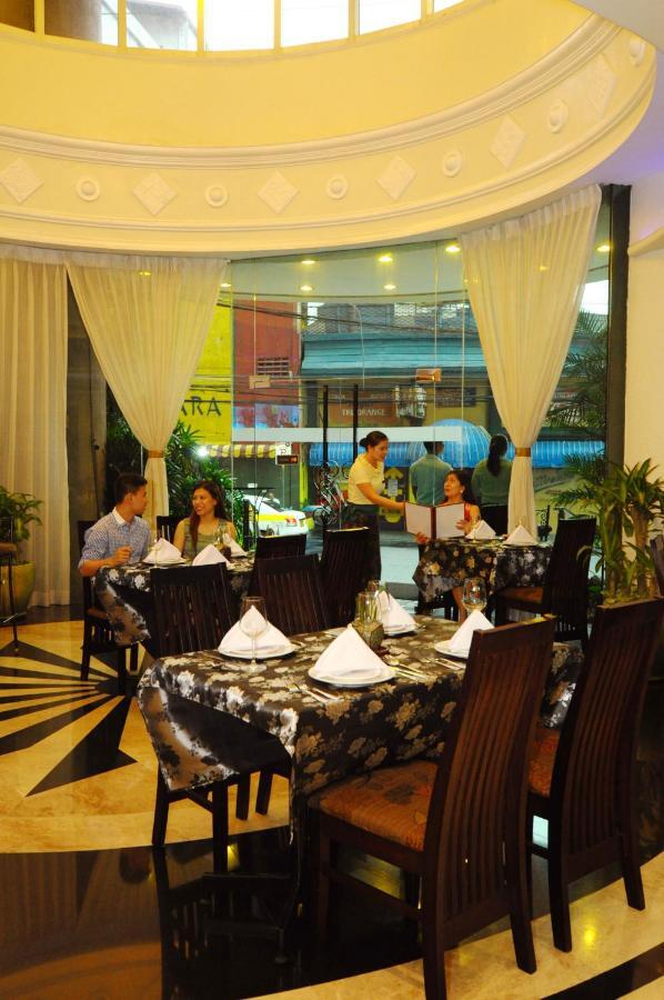 Oxford Suites Makati Makati City Exteriör bild