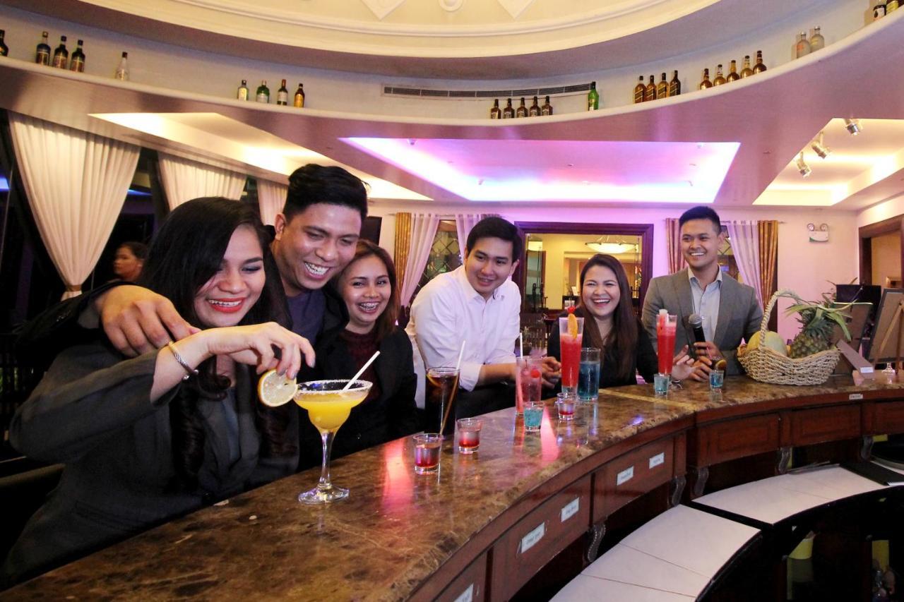Oxford Suites Makati Makati City Exteriör bild